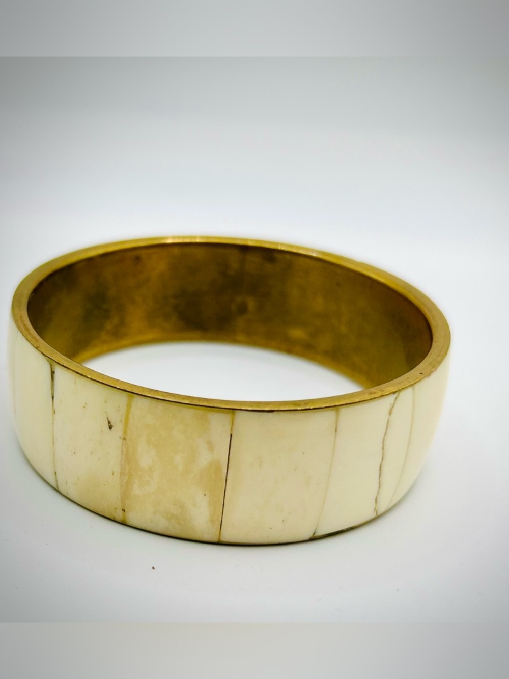 Elegant pearlescent vintage Mother of Pearl Shell Brass Chunky Bangle Bracelet